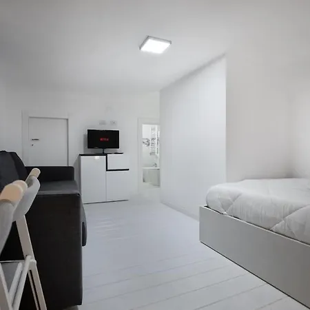 Three-suite With Free Netflix And Fast Wifi Milano